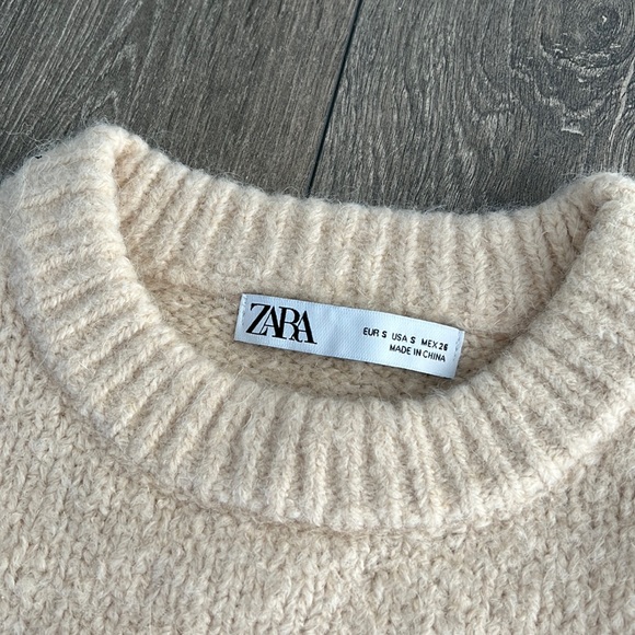 Zara Tops - Zara Knit Sweater